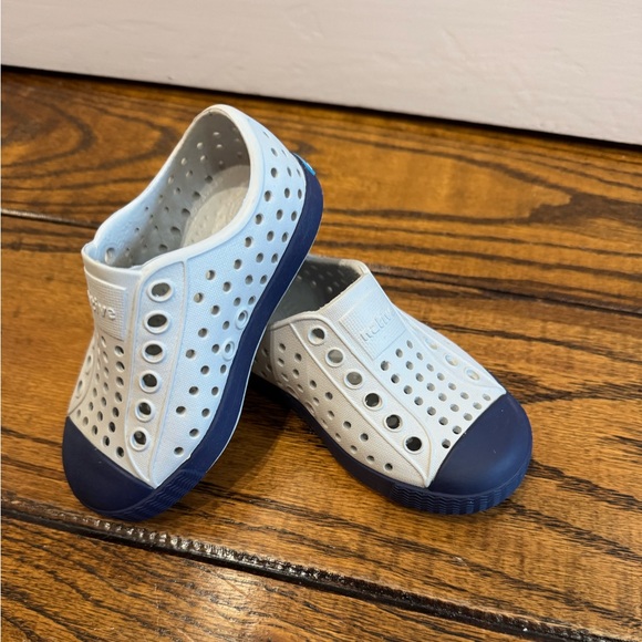 NWOT Toddler Boys Native Shoes Size 5 - Picture 2 of 8